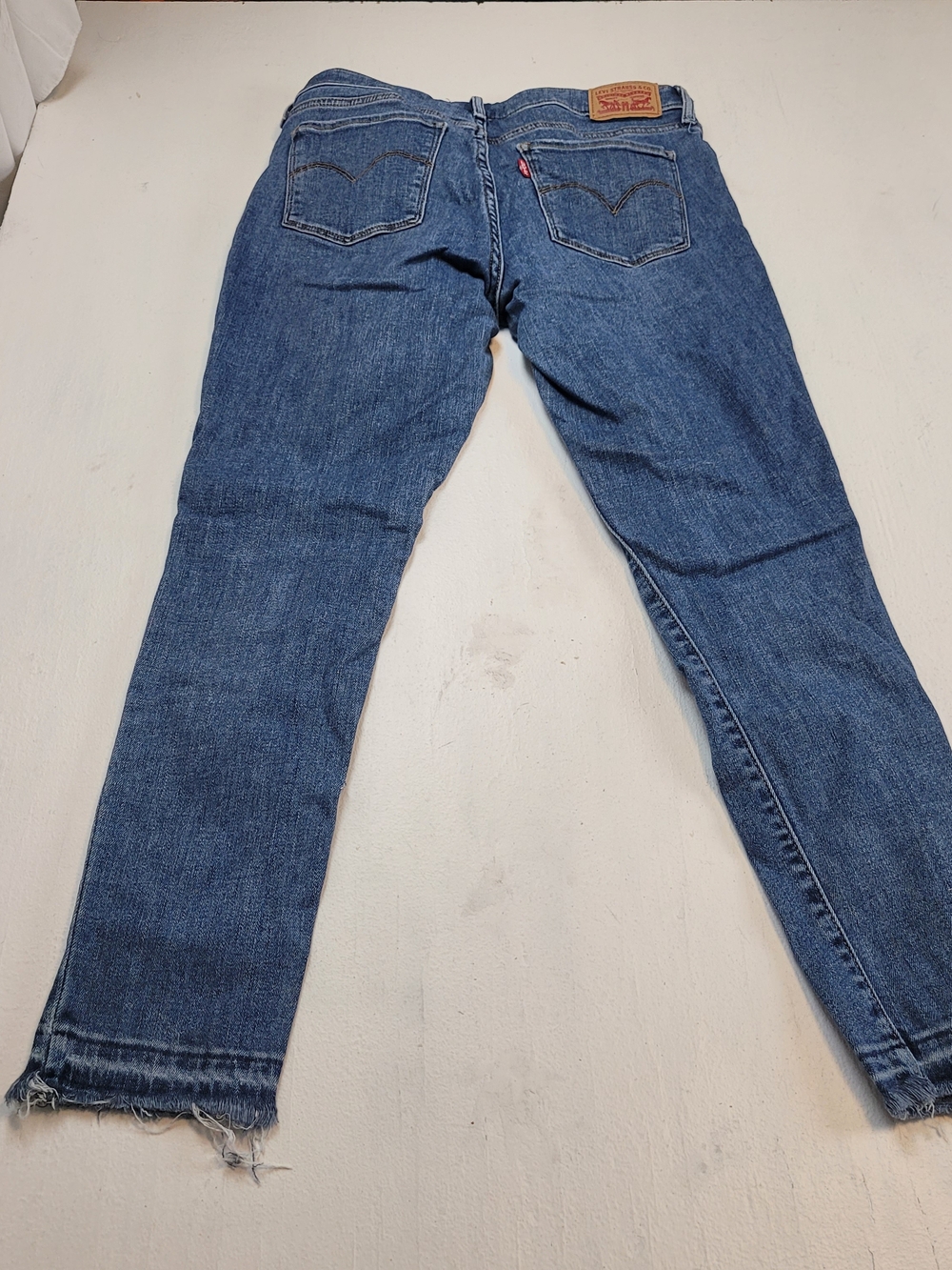 Levi's 721 High Rise Ripped Skinny Jeans - Picture 4 of 8